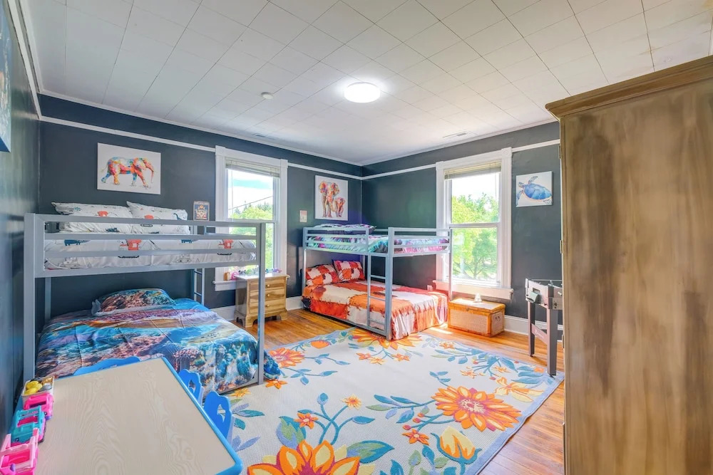 4 Mi to Liberty U: Huge Home w/ Yard & Hot Tub