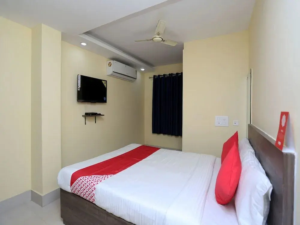 Oyo 15441 Apollo Paradise Guest House