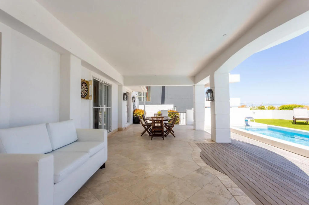 Casa Blanca - Camps Bay