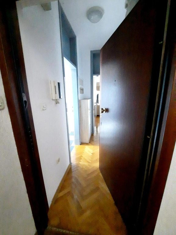 Franko's Cozy Apartment with garage
