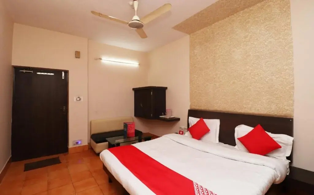 Parakh Palace By OYO Rooms
