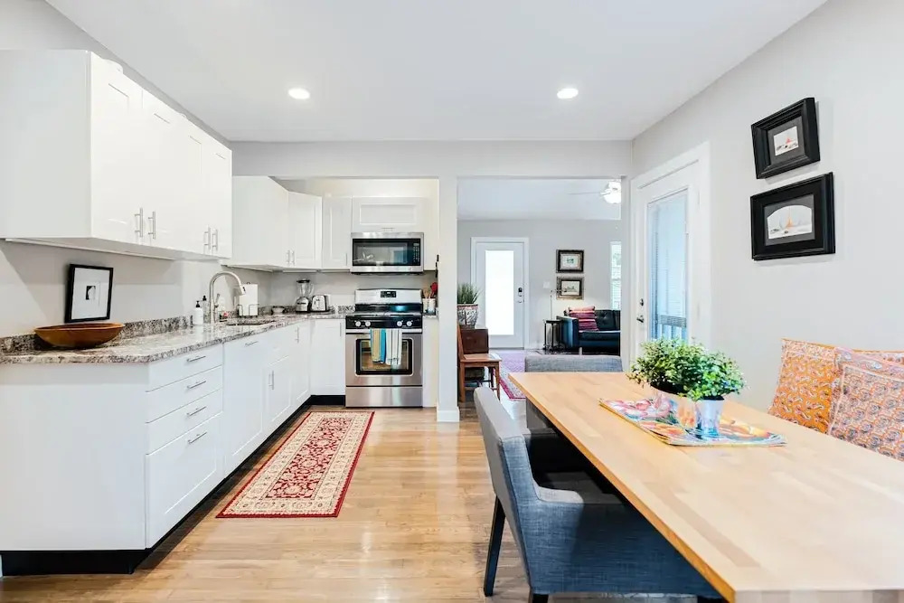 Beautiful Cottage Close to Downtown Austin
