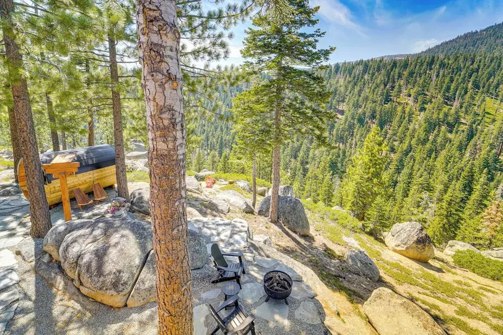 4 Mi to Slopes! Hot Tub Haven w/ Lake Tahoe Views