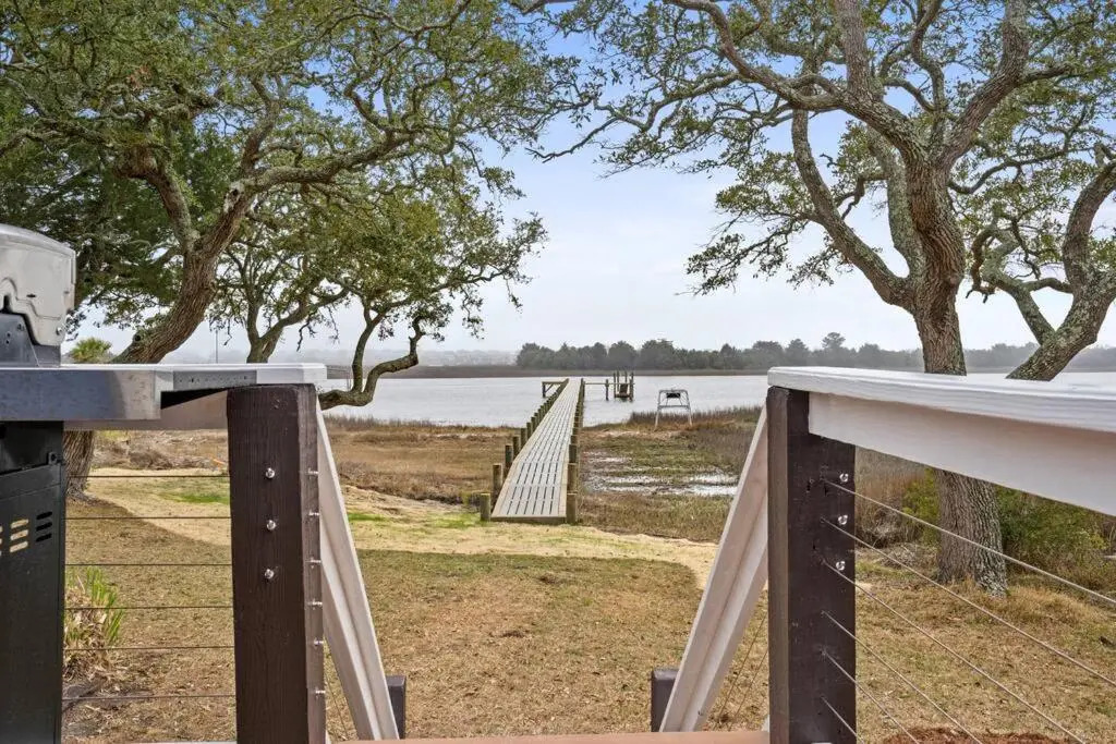 Dolphin Cove - Whole WATERFRONT House with Pier
