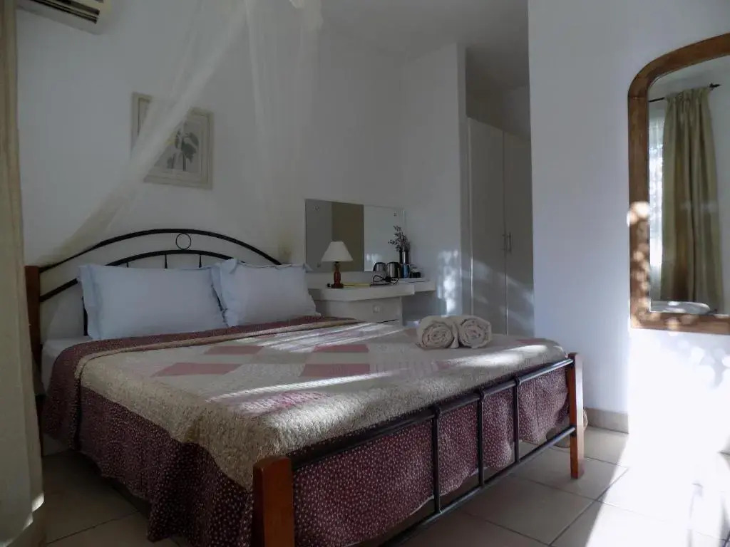 Villa Osumare Rootsy Beach front Guest House B&B