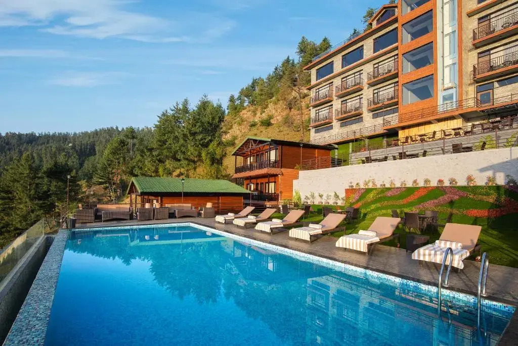 Justa Cliffend Resort & Spa, Mashobra