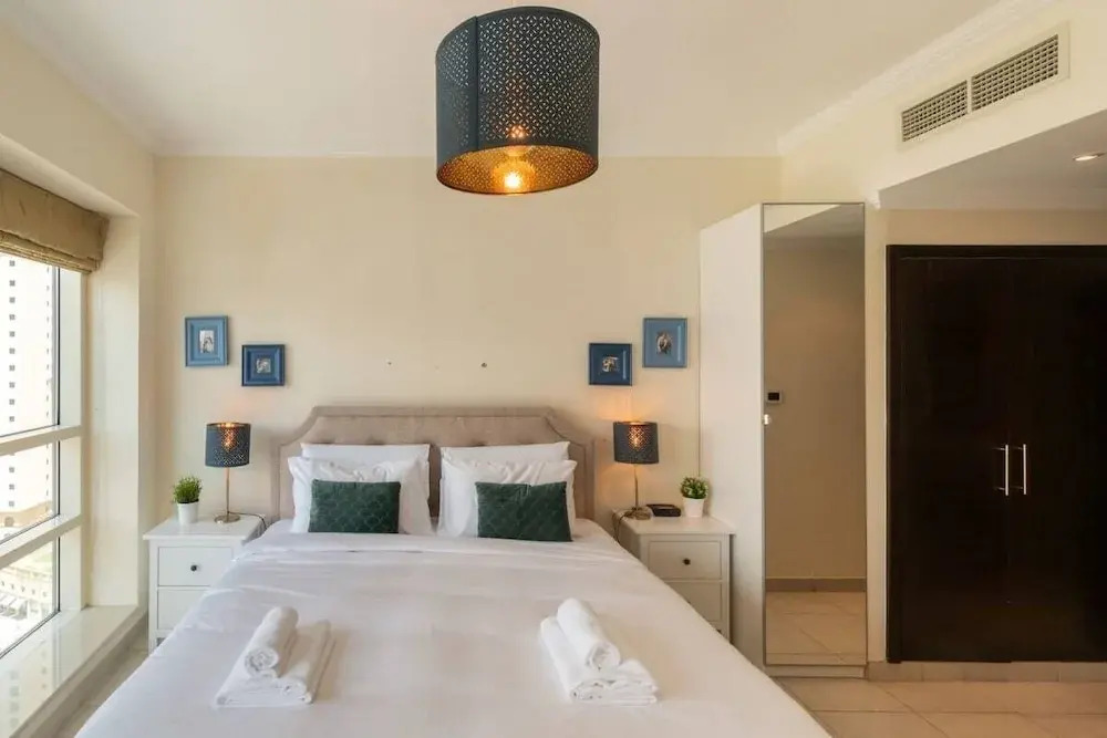 Ideal Apt in Marina, Steps Away From the Beach!