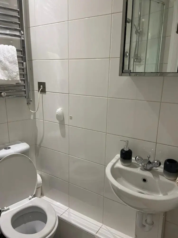 Modern 1 Bed Apartment