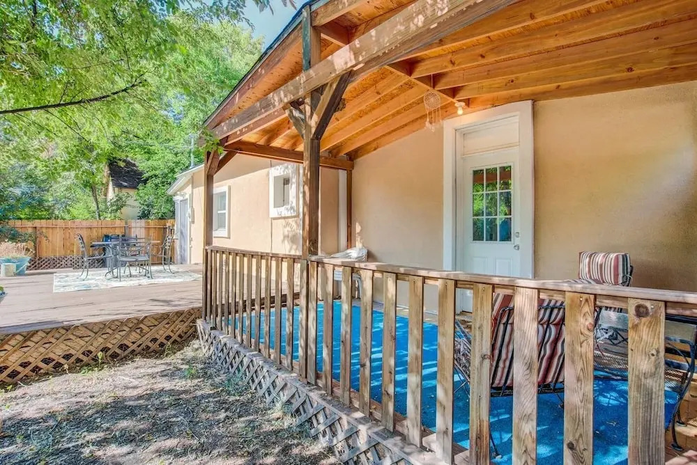 Downtown Practical & Pet-friendly Easy & Sensible