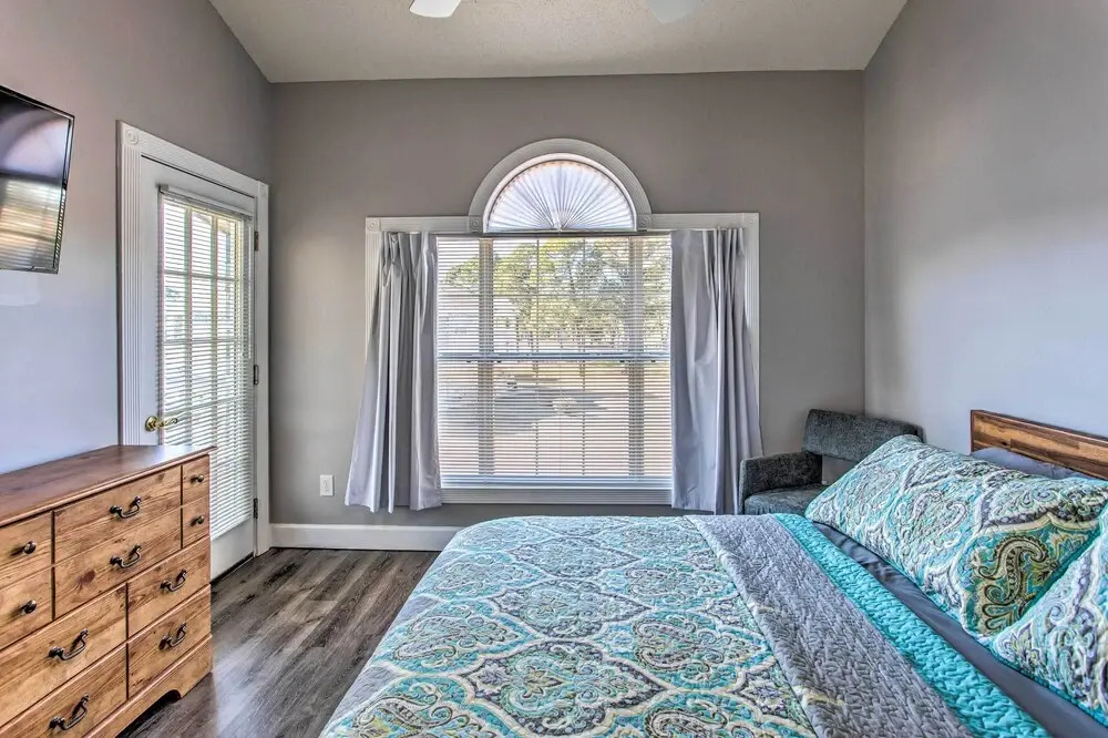Pool & Golf Course Views: Myrtle Beach Condo