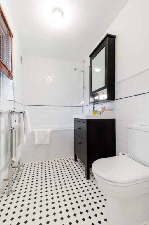 Aylie's Awesome 2 Bed Flat in Dalston