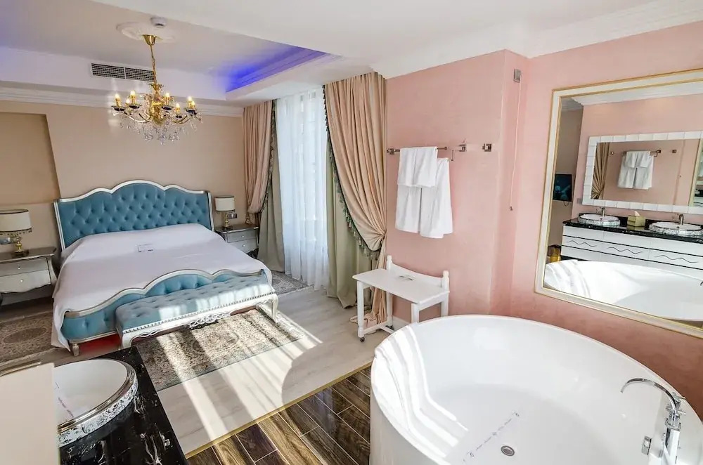 Phoenicia Royal Hotel