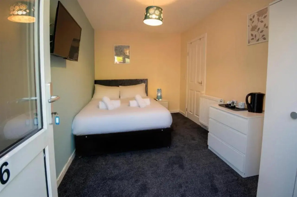 Irvine Riverside Guesthouse