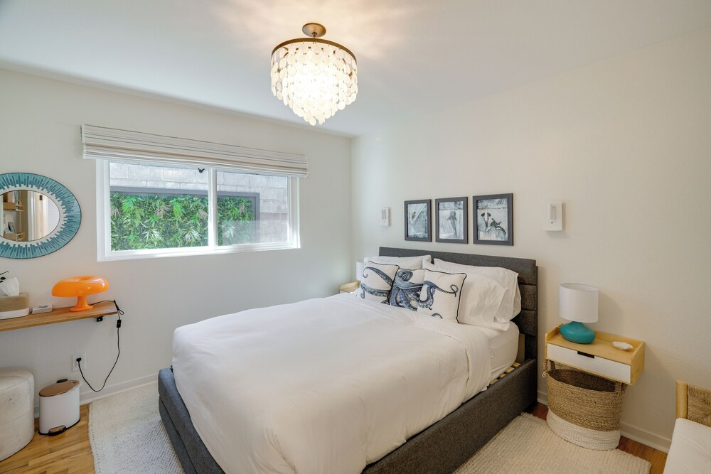 Seaside Home w/ Hot Tub & Patio: Close to Beaches!