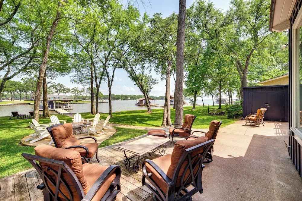 Live Lake Life! Enchanted Oaks Gem w/ Private Dock