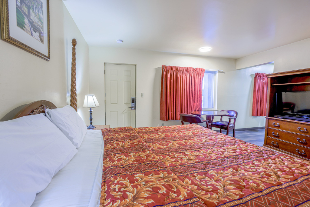 Whispering Pines by Hotel O White stone VA