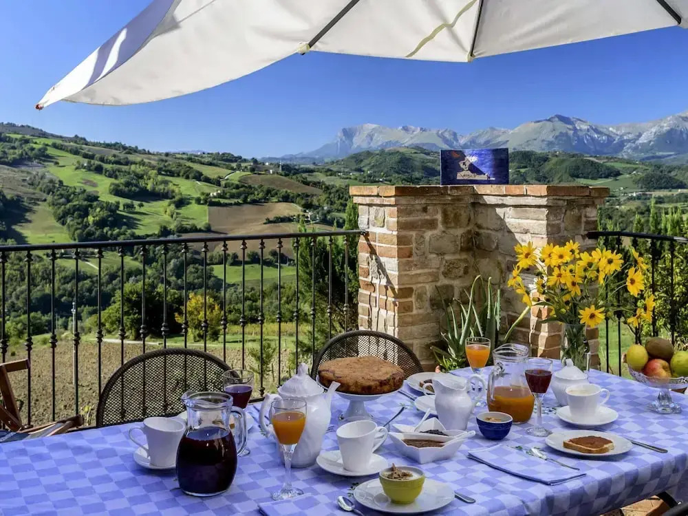 Gorgeous Apartment with Pool near Sibillini Mountains