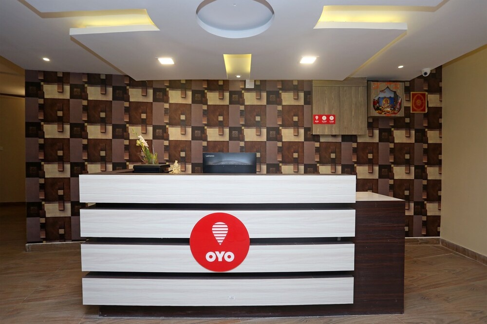 OYO Flagship 11549 Crystal INN