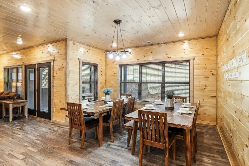 Brand NEW - 8br/6bath Mansion SWD Cabin With Indoor Pool, Hot Tub, & Arcade Room!