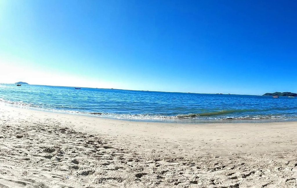 Linda casa a 150m da praia e prox ao Beto Carrero