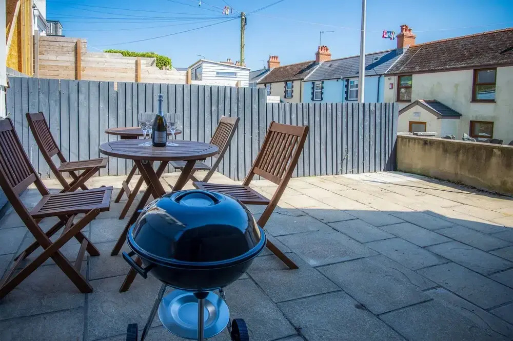 Ivy Cellar - 1 Bedroom Apartment - Tenby