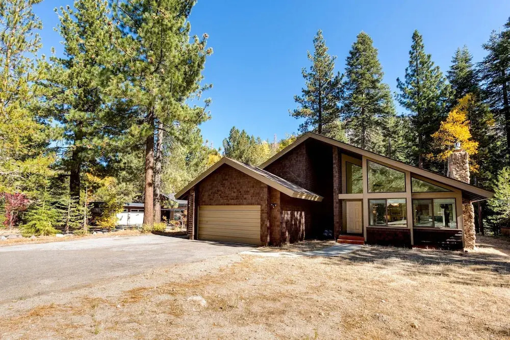 Spacious Riverfront 3 Bedroom Home
