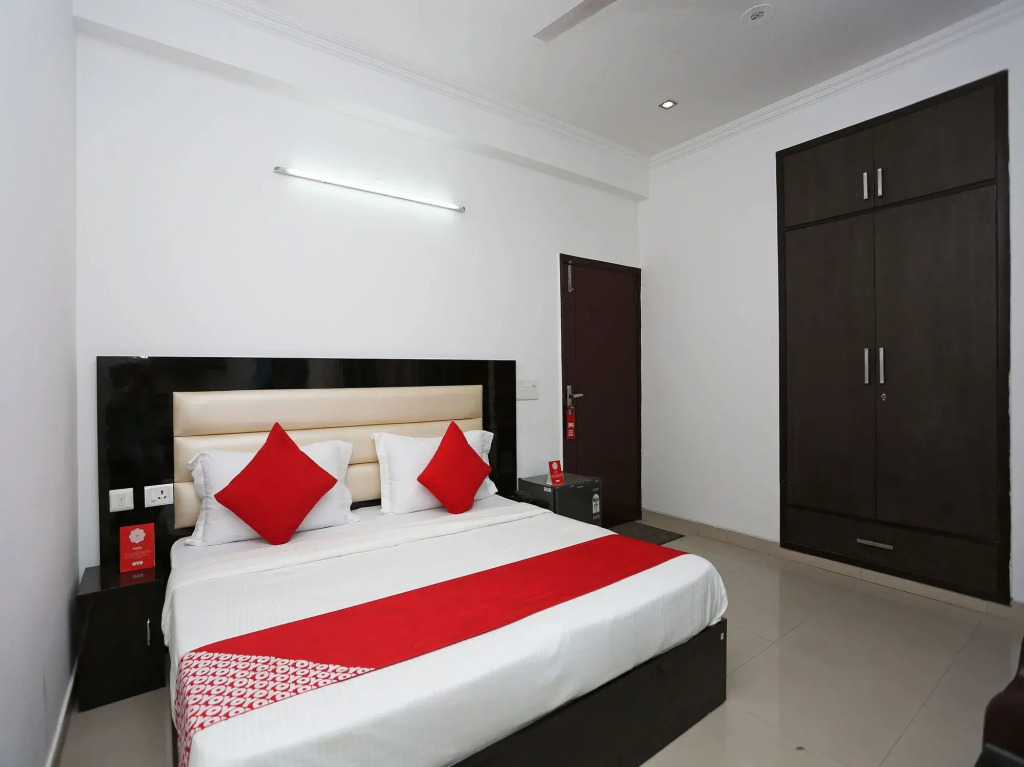 OYO 16449 Signature Stay's