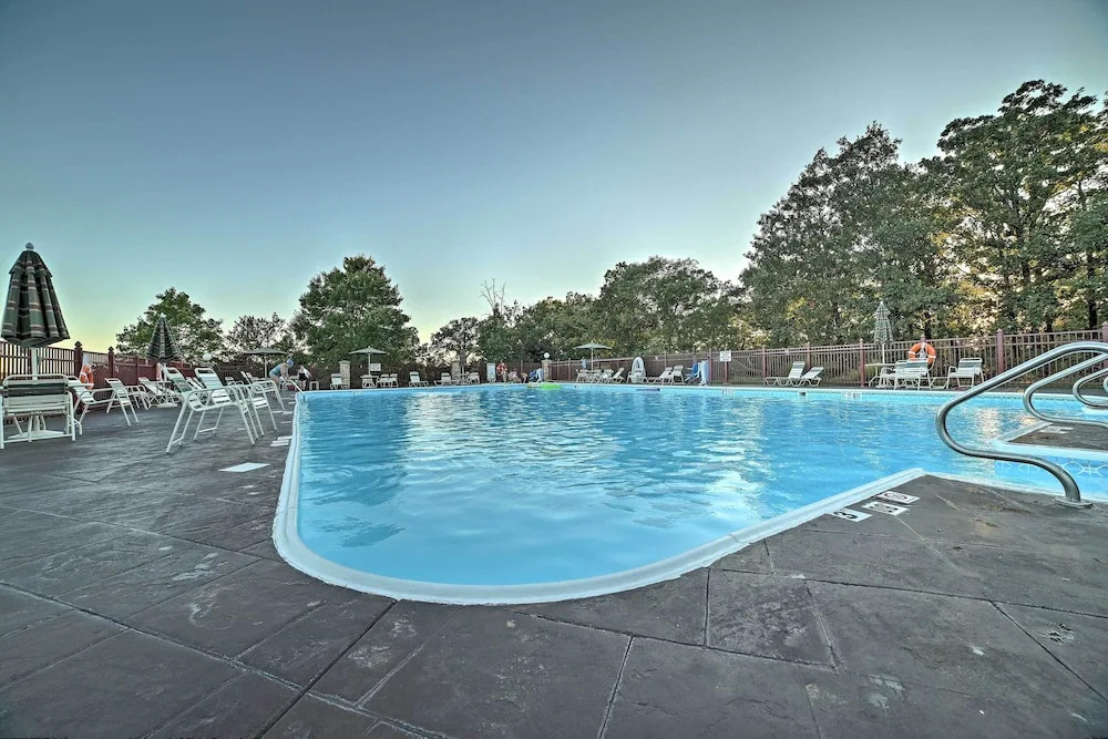 Serene Branson Penthouse w/ Resort Access & Views!