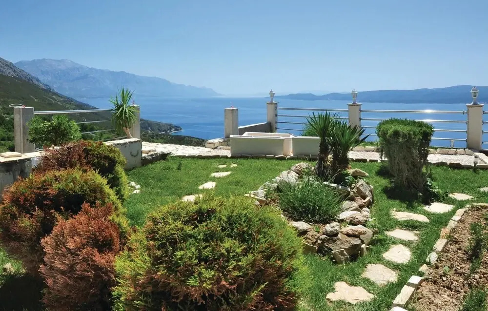 Awesome Home in Lokva Rogoznica With Wifi and 4 Bedrooms