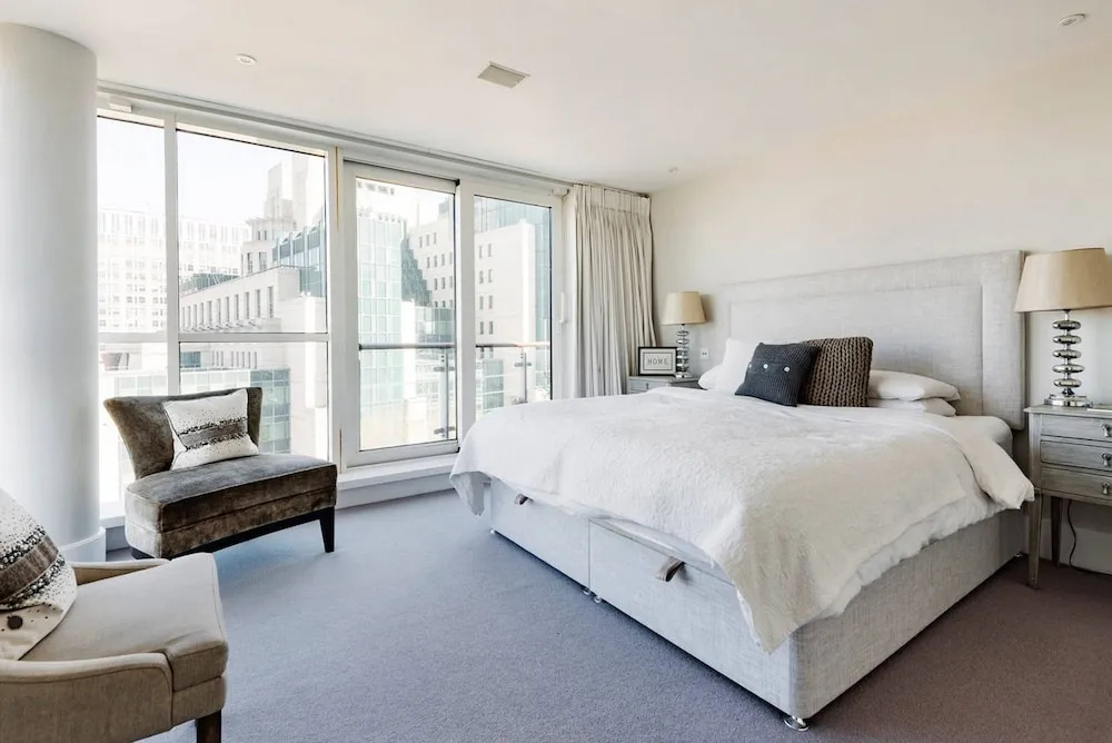 The English Rose Luxury 3 bed With Private Terrace - by Out of Office Lifestyle