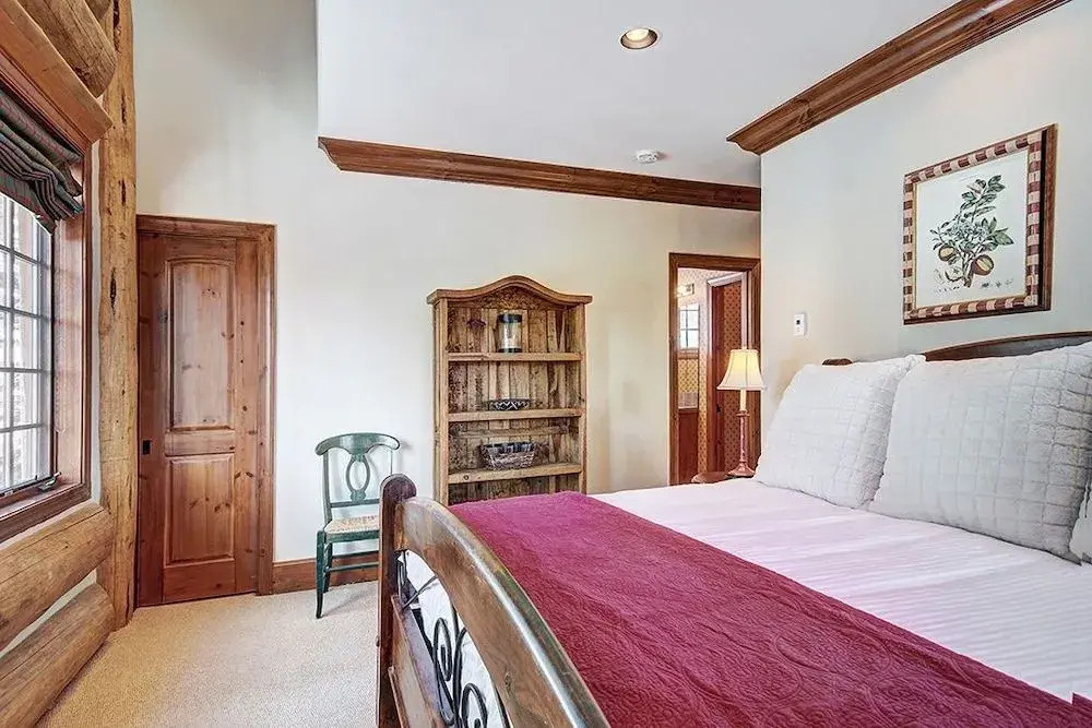 Ten Mile Estate 4 Bedrooms 4.5 Bathrooms Home