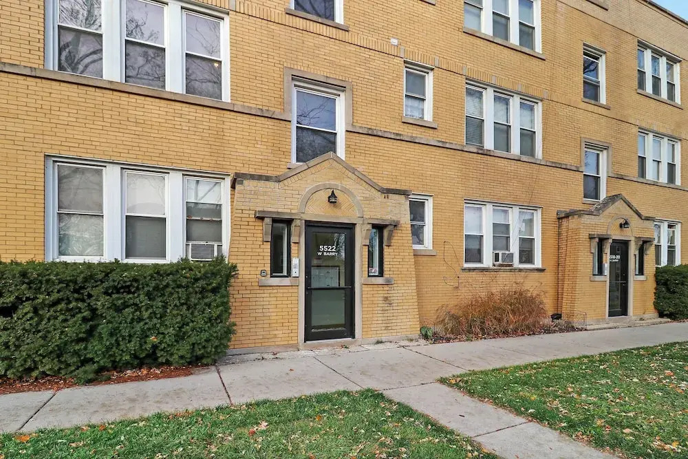 1BR Airy Apt- Barry 2