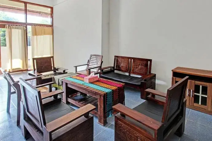 Capital O 92747 Ombak Cafe & Homestay