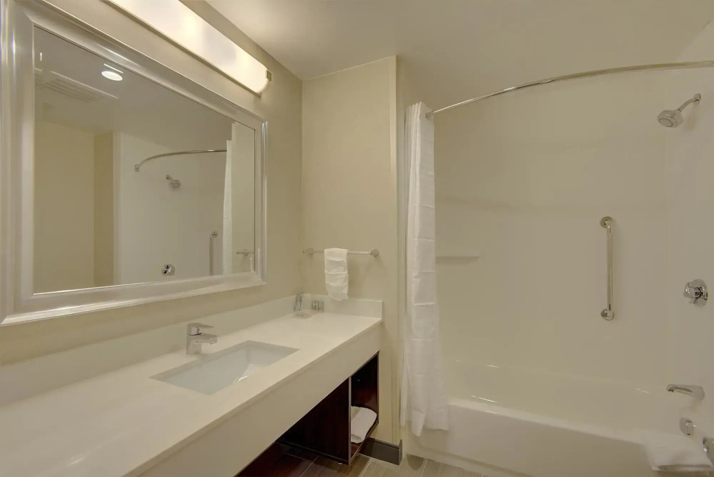 Best Western Hampshire Inn & Suites
