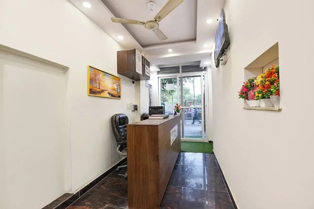 FabHotel NP International - Nehru Place Market