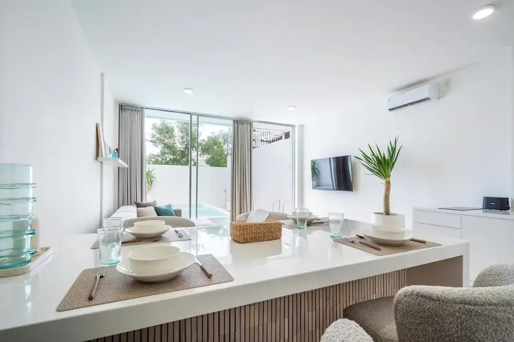 Dreamland Villa with Pool 3 min to Beach