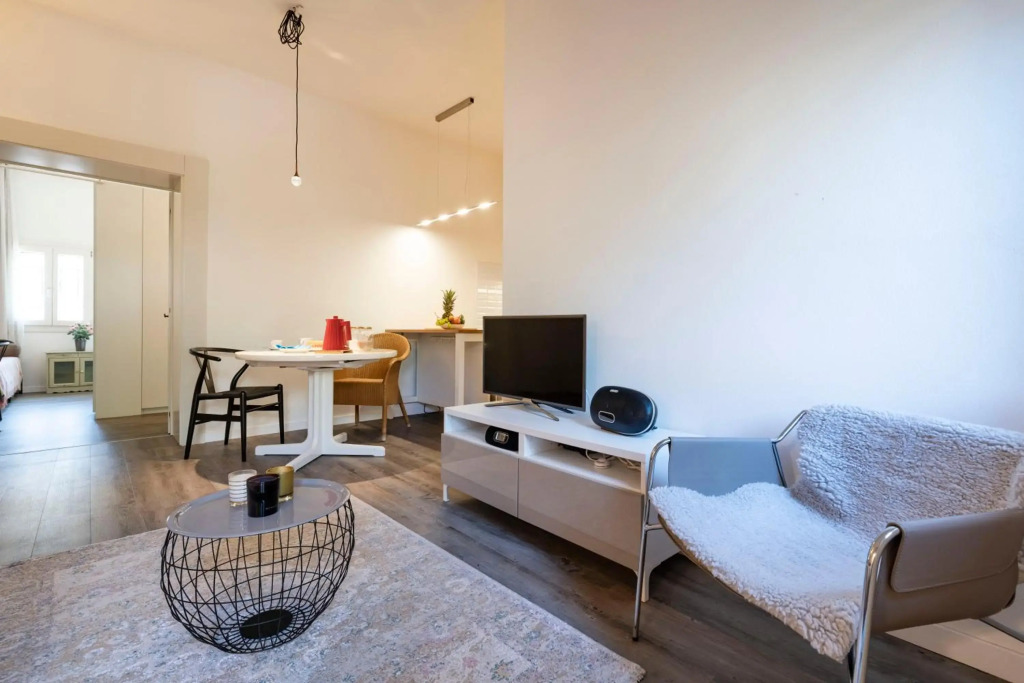 Snug Apartment With Private Courtyard M0270422677