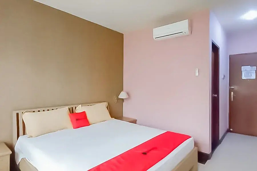 RedDoorz Premium @ Hotel Green Wattana Sentul