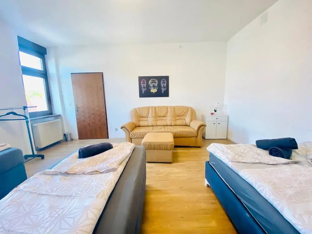 Spacious 4BR for 15 & 15 Min to Danube