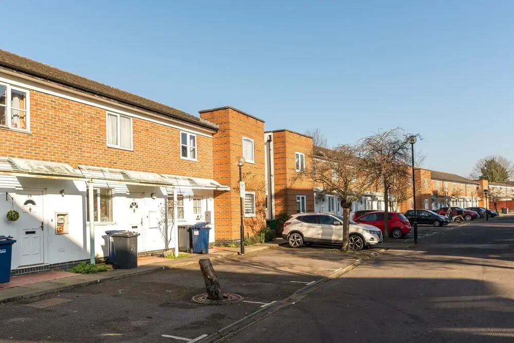 NEW 2BD Garden Flat Quick Access to Central London
