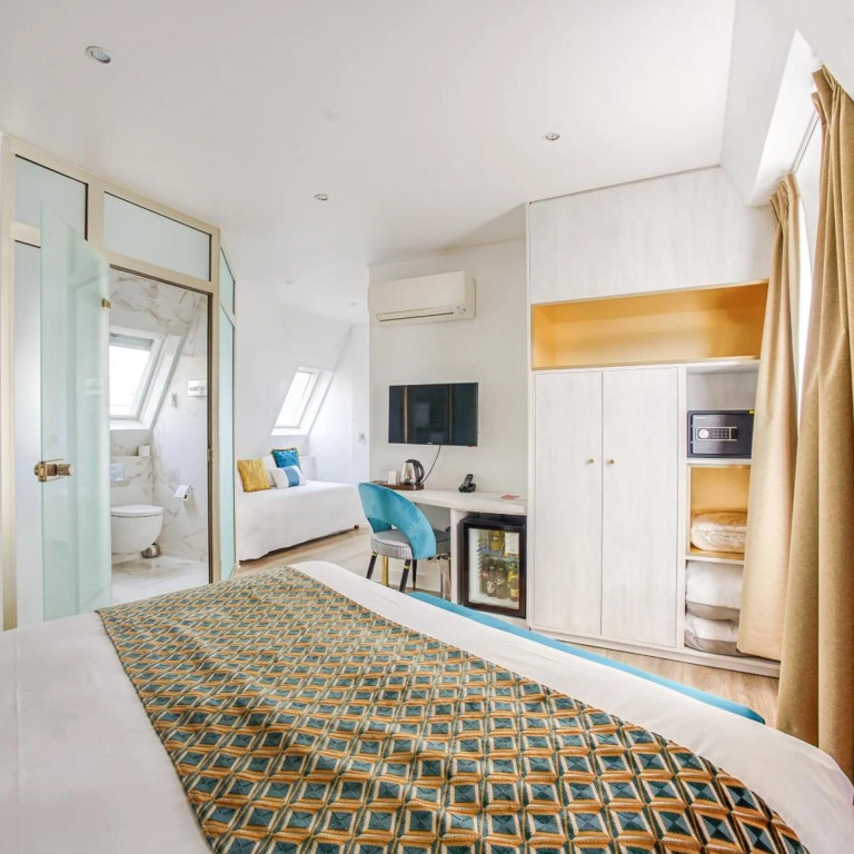 Queens Boutique Hotel