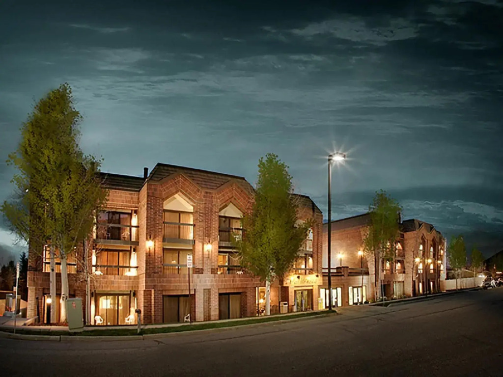 Raintrees Park Plaza Park City