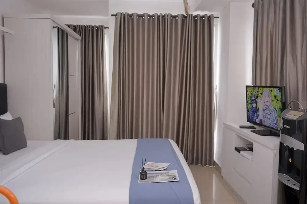 Comfortable and Warm Studio at Poris 88 Apartment