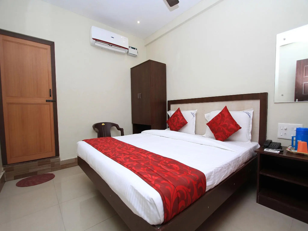 OYO Flagship 16691 Hotel Chakkaravarthi