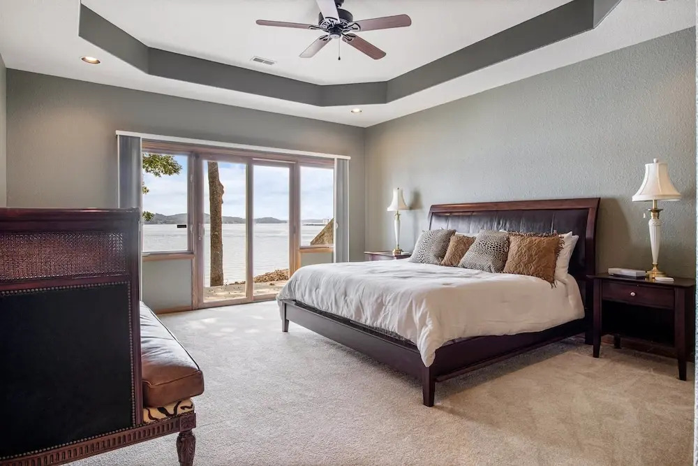 Pet-friendly Home In The Main Channel w/ Breathtaking Sunsets & Lake Views