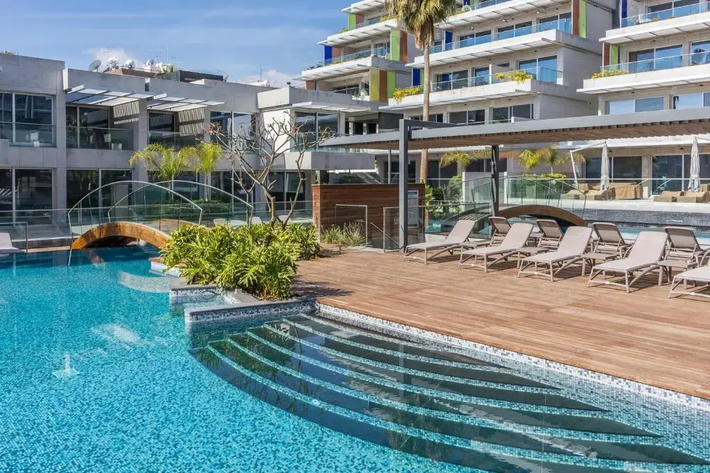 Carmencita Studio B14 with pool & gym