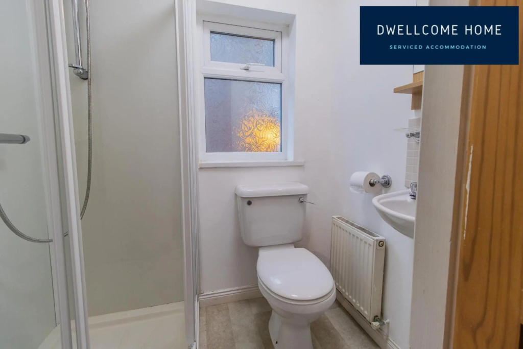 Find "DWELLCOME HOME Ltd" site for 10oo10 assurance from our past guests - HUGE 8 Ensuite Bedroom Townhouse, Fully equipped kitchen & dining room, lounge, 200Mbps broadband, Free Parking, Ideal Contractor & Family Groups, ample free street parking