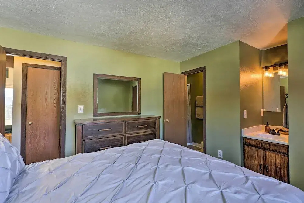Mtn-view Silverthorne Gem w/ Shared Hot Tub