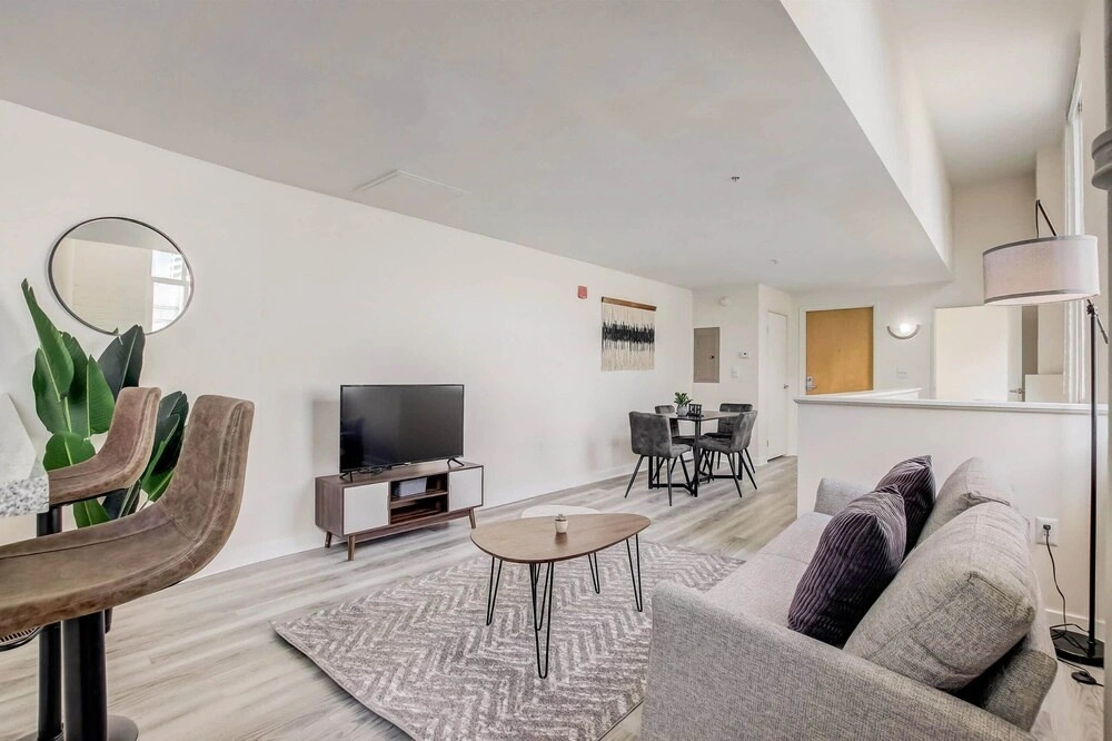 TWO CozySuites Apt w Skybridge Access 4