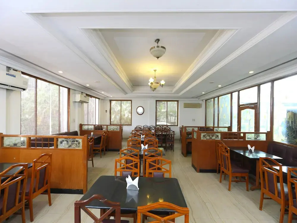 OYO 1081 Hotel Sindhu International